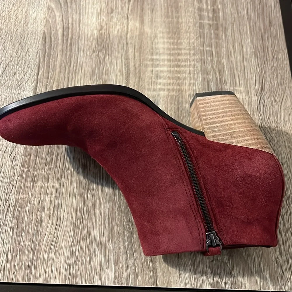 Ecco HYDRO MAX Suede Ankle Boots - Picture 3 of 10